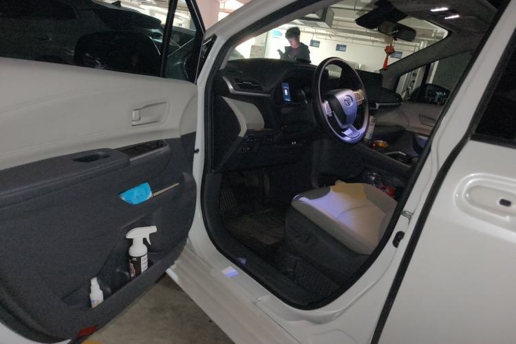 Used Toyota SIENNA 2023 2.5L Hybrid Comfort Edition Driver Seat