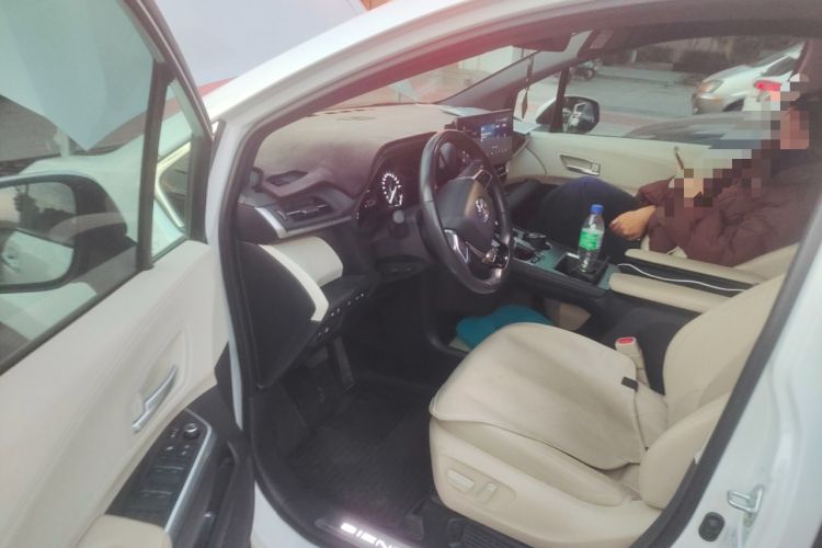 Used Toyota SIENNA 2023 2.5L Hybrid Deluxe Edition Driver Seat