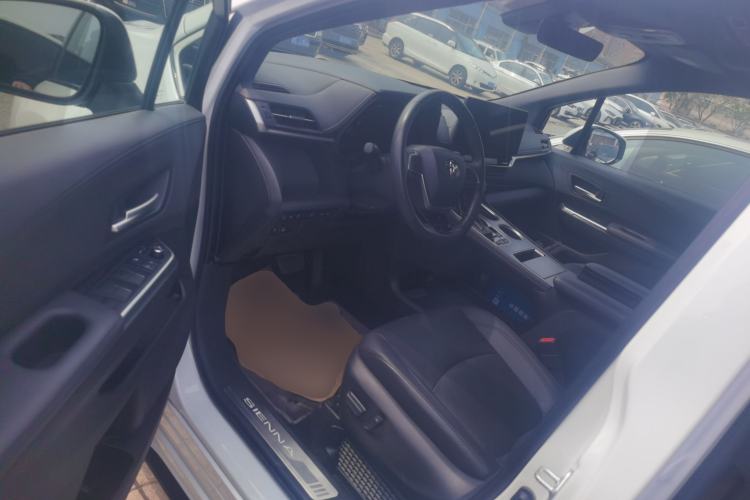Used Toyota SIENNA 2023 2.5L Hybrid Deluxe Edition Driver Seat