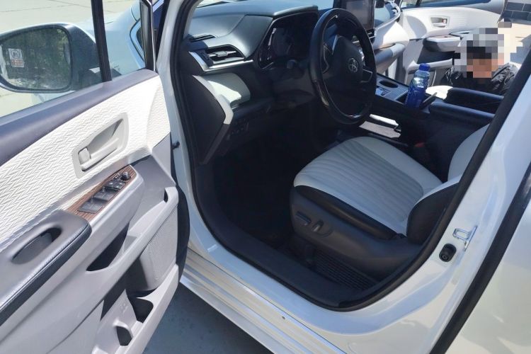 Used Toyota SIENNA 2023 2.5L Hybrid Comfort Edition Driver Seat