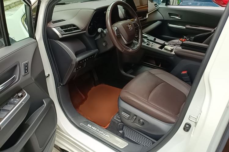 Used Toyota SIENNA 2023 2.5L Hybrid Platinum Edition Driver Seat