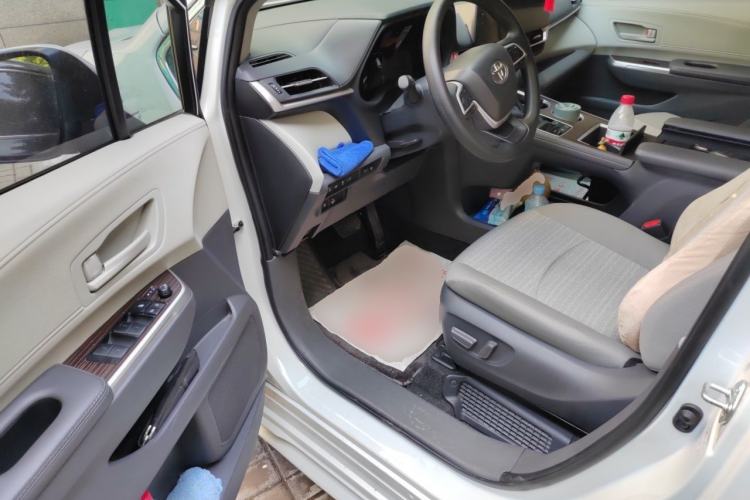 Used Toyota SIENNA 2023 2.5L Hybrid Comfort Edition Driver Seat