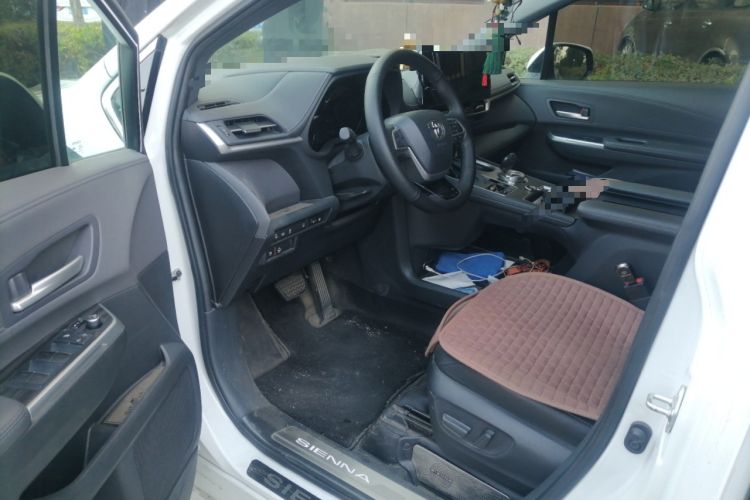Used Toyota SIENNA 2023 2.5L Hybrid Deluxe Edition Driver Seat