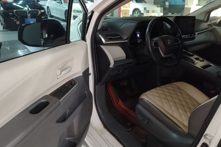 Used Toyota SIENNA 2023 2.5L Hybrid Comfort Edition Driver Seat