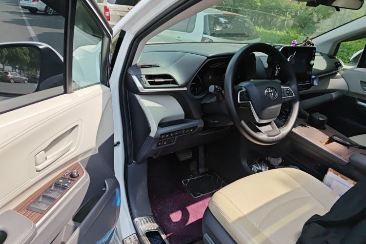 Used Toyota SIENNA 2023 2.5L Hybrid Comfort Edition Driver Seat