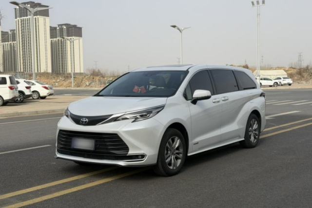 Used Toyota SIENNA 2023 2.5L Hybrid Comfort Edition