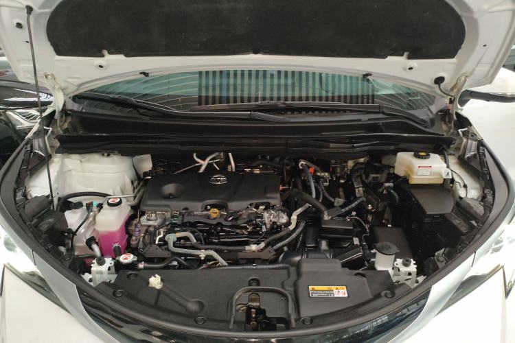 Used Toyota SIENNA 2023 2.5L Hybrid Platinum Edition Engine Bay