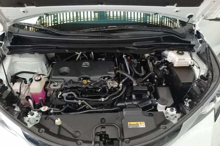 Used Toyota SIENNA 2023 2.5L Hybrid Deluxe Edition Engine Bay