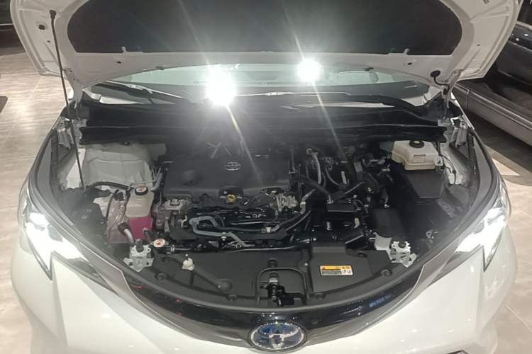 Used Toyota SIENNA 2023 2.5L Hybrid Platinum Edition Engine Bay