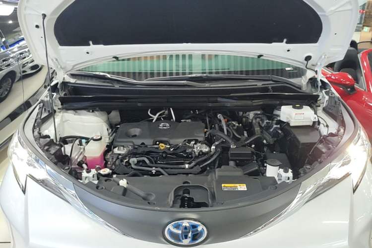 Used Toyota SIENNA 2023 2.5L Hybrid Comfort Edition Engine Bay