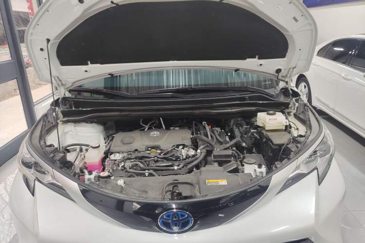 Used Toyota SIENNA 2023 2.5L Hybrid Luxury Edition Engine Bay