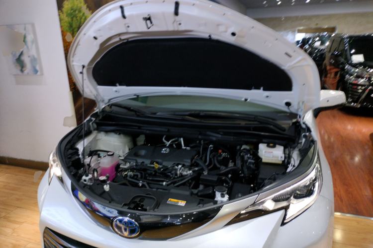 Used Toyota SIENNA 2023 2.5L Hybrid Deluxe Edition Engine Bay