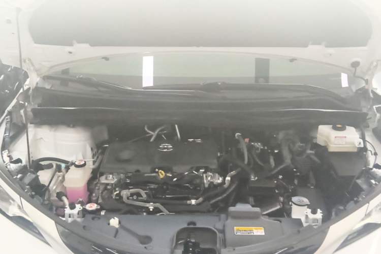 Used Toyota SIENNA 2023 2.5L Hybrid Deluxe Edition Engine Bay