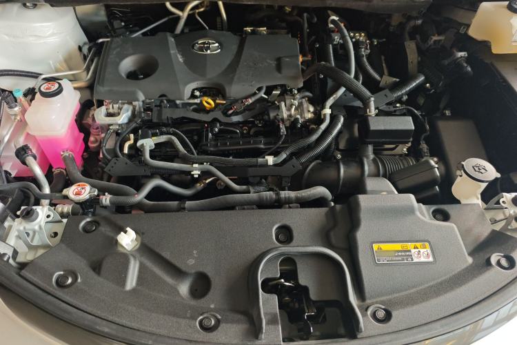 Used Toyota SIENNA 2023 2.5L Hybrid Deluxe Edition Engine Bay