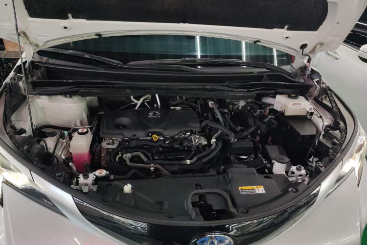 Used Toyota SIENNA 2023 2.5L Hybrid Deluxe Edition Engine Bay
