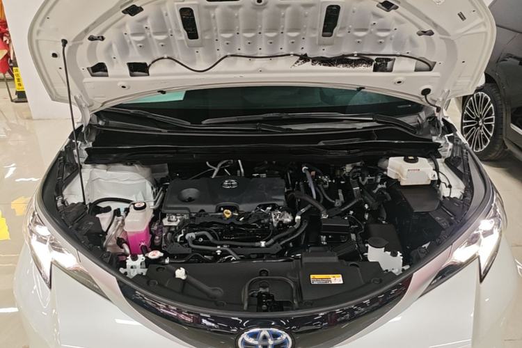 Used Toyota SIENNA 2023 2.5L Hybrid Platinum Edition Engine Bay
