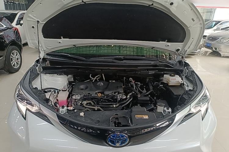 Used Toyota SIENNA 2023 2.5L Hybrid Deluxe Edition Engine Bay