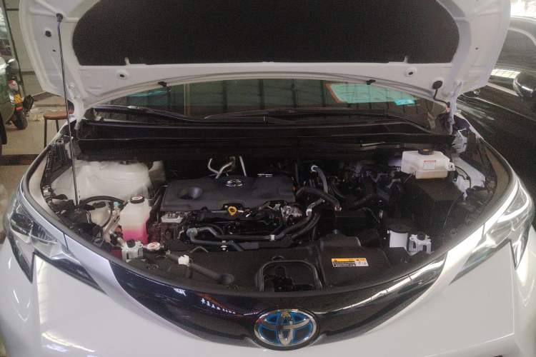 Used Toyota SIENNA 2023 2.5L Hybrid Deluxe Edition Engine Bay