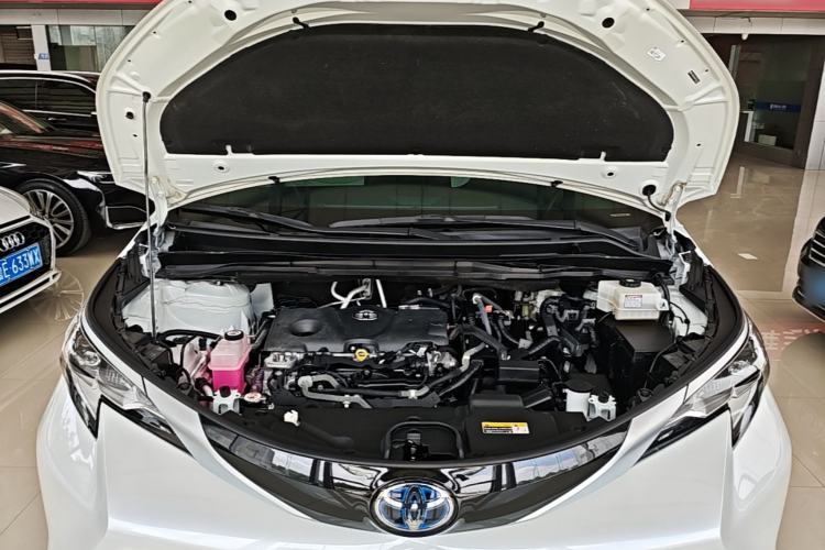 Used Toyota SIENNA 2023 2.5L Hybrid Deluxe Edition Engine Bay