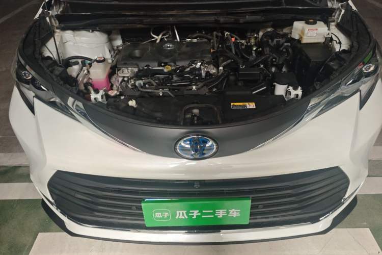 Used Toyota SIENNA 2023 2.5L Hybrid Comfort Edition Engine Bay