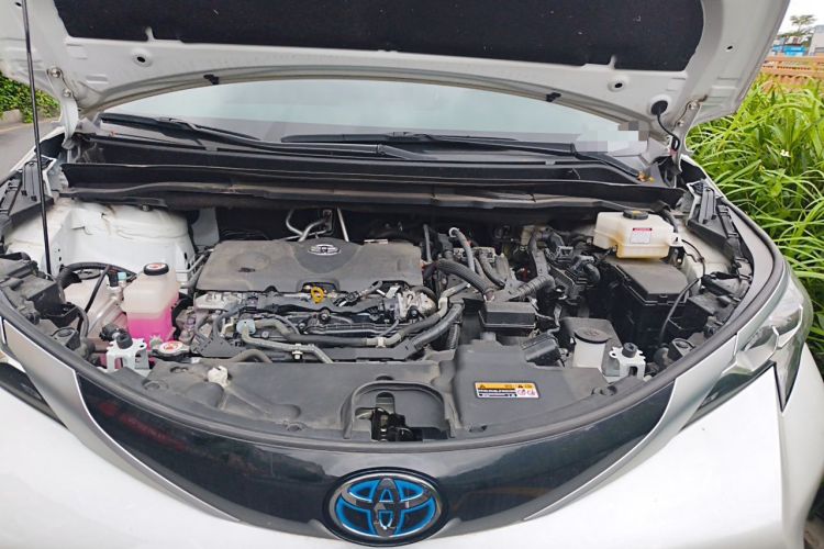 Used Toyota SIENNA 2023 2.5L Hybrid Deluxe Edition Engine Bay