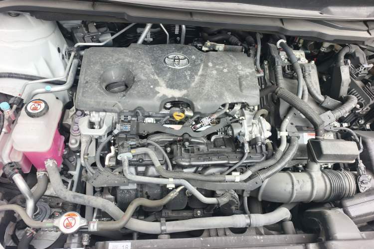 Used Toyota SIENNA 2023 2.5L Hybrid Platinum Edition Engine Bay