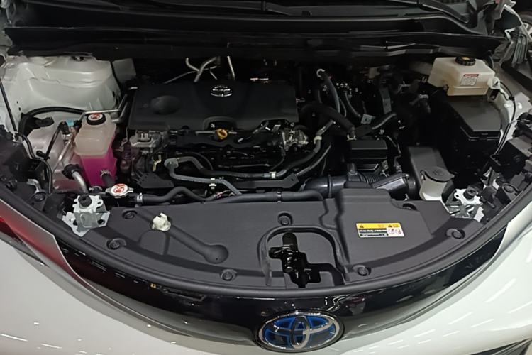 Used Toyota SIENNA 2023 2.5L Hybrid Deluxe Edition Engine Bay