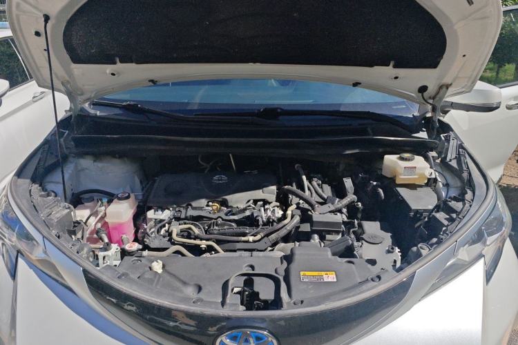 Used Toyota SIENNA 2023 2.5L Hybrid Deluxe Edition Engine Bay