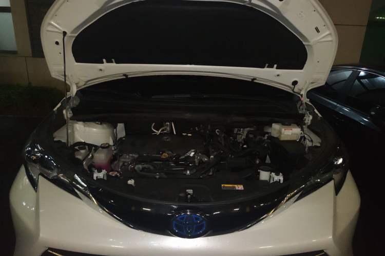 Used Toyota SIENNA 2023 2.5L Hybrid Comfort Edition Engine Bay