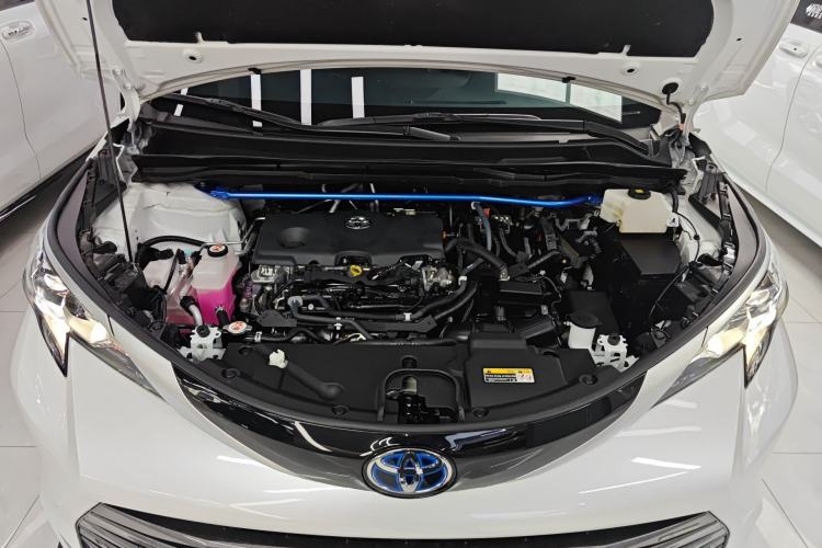 Used Toyota SIENNA 2023 2.5L Hybrid Deluxe Edition Engine Bay