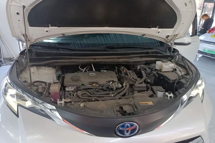 Used Toyota SIENNA 2023 2.5L Hybrid Comfort Edition Engine Bay