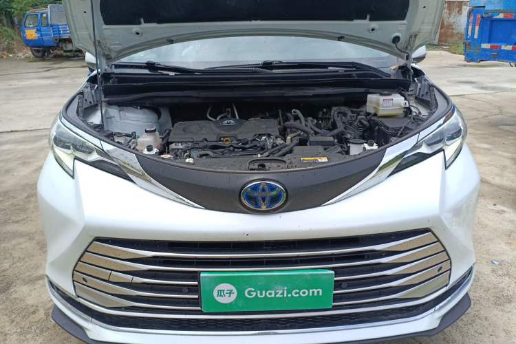 Used Toyota SIENNA 2023 2.5L Hybrid Comfort Edition Engine Bay