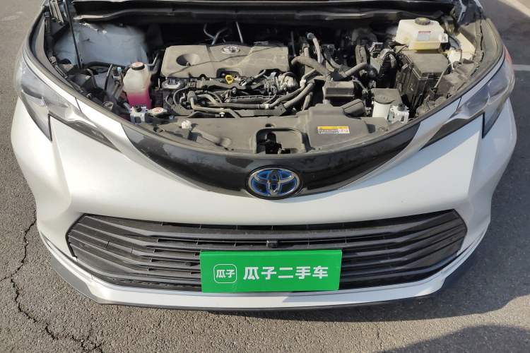 Used Toyota SIENNA 2023 2.5L Hybrid Deluxe Edition Engine Bay