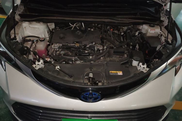 Used Toyota SIENNA 2023 2.5L Hybrid Deluxe Edition Engine Bay