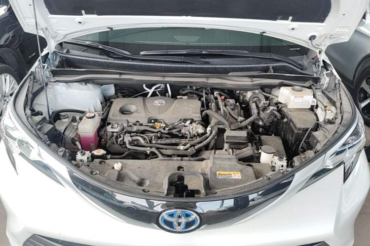 Used Toyota SIENNA 2023 2.5L Hybrid Luxury Edition Engine Bay