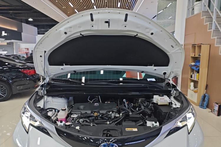 Used Toyota SIENNA 2023 2.5L Hybrid Deluxe Edition Engine Bay