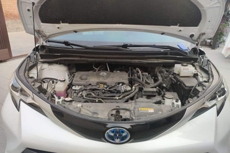 Used Toyota SIENNA 2023 2.5L Hybrid Deluxe Edition Engine Bay