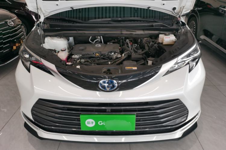 Used Toyota SIENNA 2023 2.5L Hybrid Deluxe Edition Engine Bay