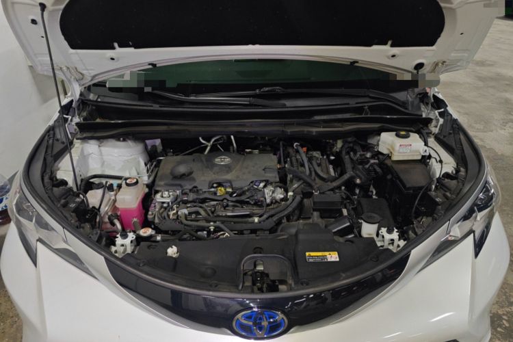 Used Toyota SIENNA 2023 2.5L Hybrid Deluxe Edition Engine Bay