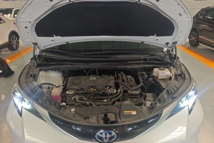 Used Toyota SIENNA 2023 2.5L Hybrid Deluxe Edition Engine Bay
