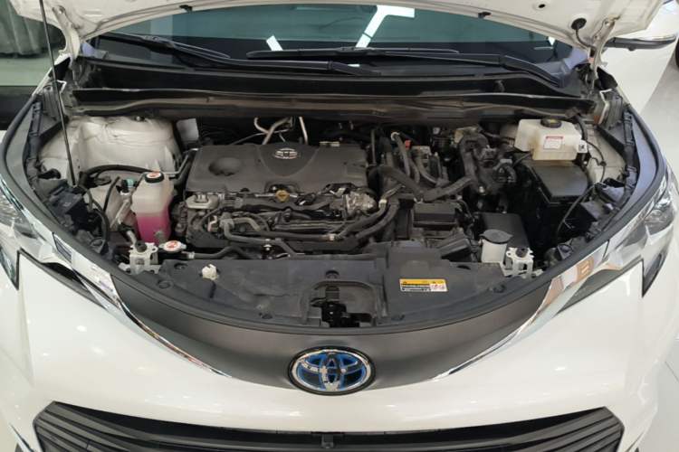 Used Toyota SIENNA 2023 2.5L Hybrid Comfort Edition Engine Bay
