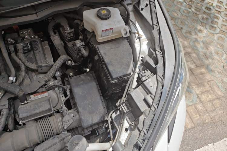 Used Toyota SIENNA 2023 2.5L Hybrid Deluxe Edition Engine Bay Left