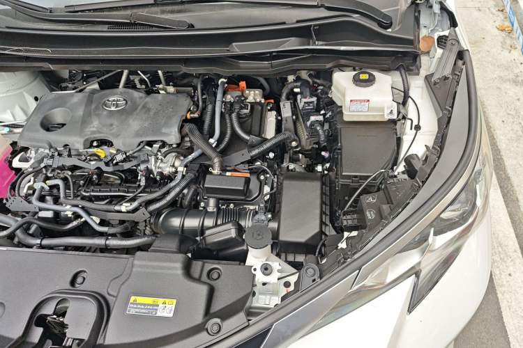 Used Toyota SIENNA 2023 2.5L Hybrid Ultimate Edition Engine Bay Left
