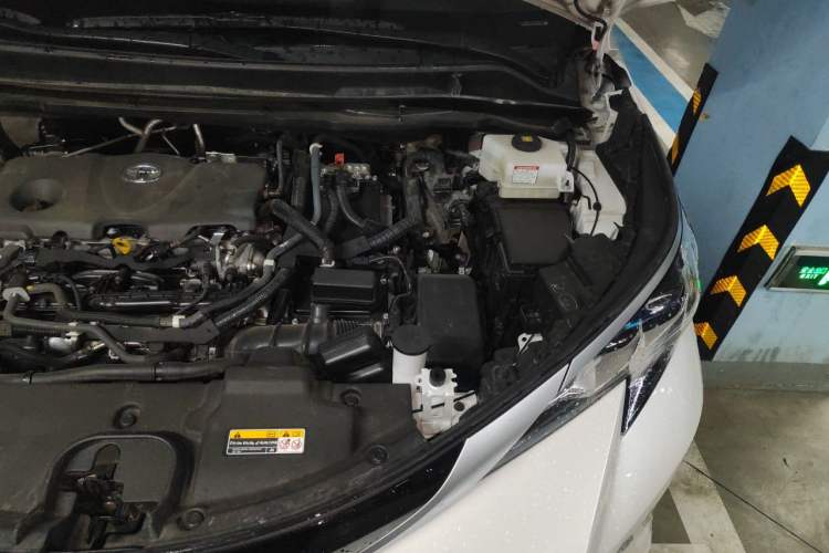 Used Toyota SIENNA 2023 Updated Version 2.5L Hybrid Platinum Edition Engine Bay Left
