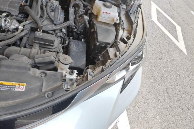 Used Toyota SIENNA 2023 2.5L Hybrid Luxury Edition Engine Bay Left