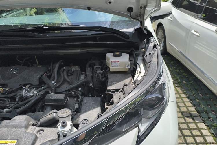 Used Toyota SIENNA 2023 2.5L Hybrid Comfort Edition Engine Bay Left