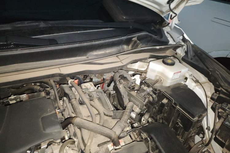 Used Toyota SIENNA 2023 2.5L Hybrid Deluxe Edition Engine Bay Left