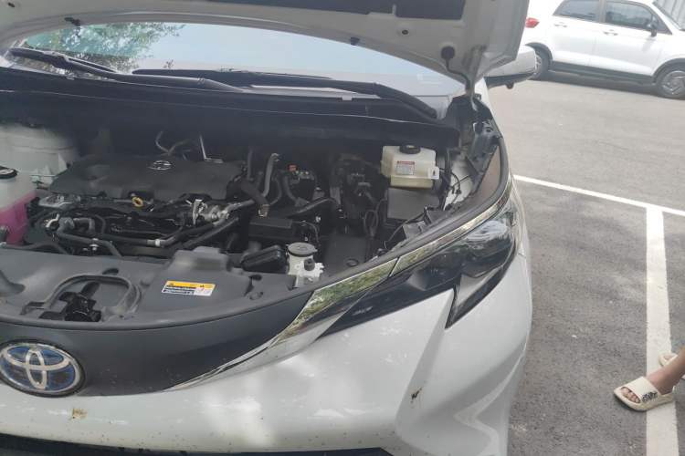 Used Toyota SIENNA 2023 2.5L Hybrid Comfort Edition Engine Bay Left
