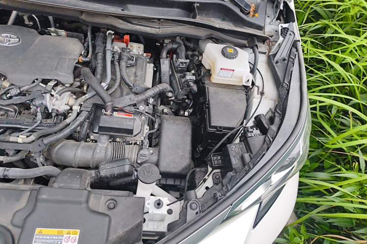 Used Toyota SIENNA 2023 2.5L Hybrid Deluxe Edition Engine Bay Left