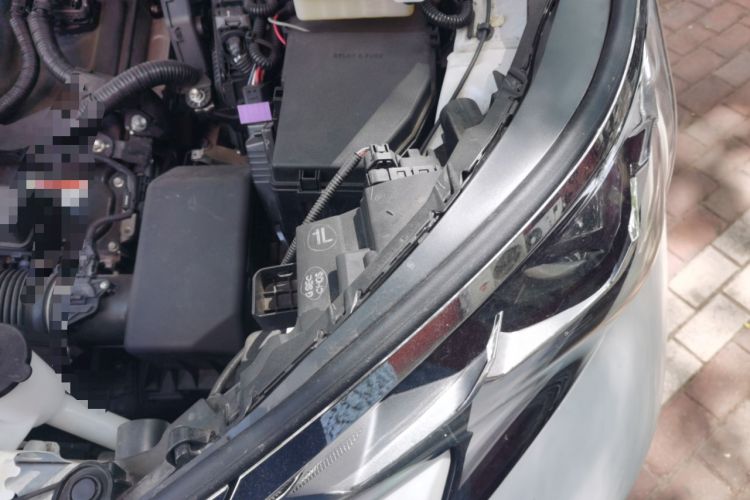 Used Toyota SIENNA 2023 2.5L Hybrid Comfort Edition Engine Bay Left